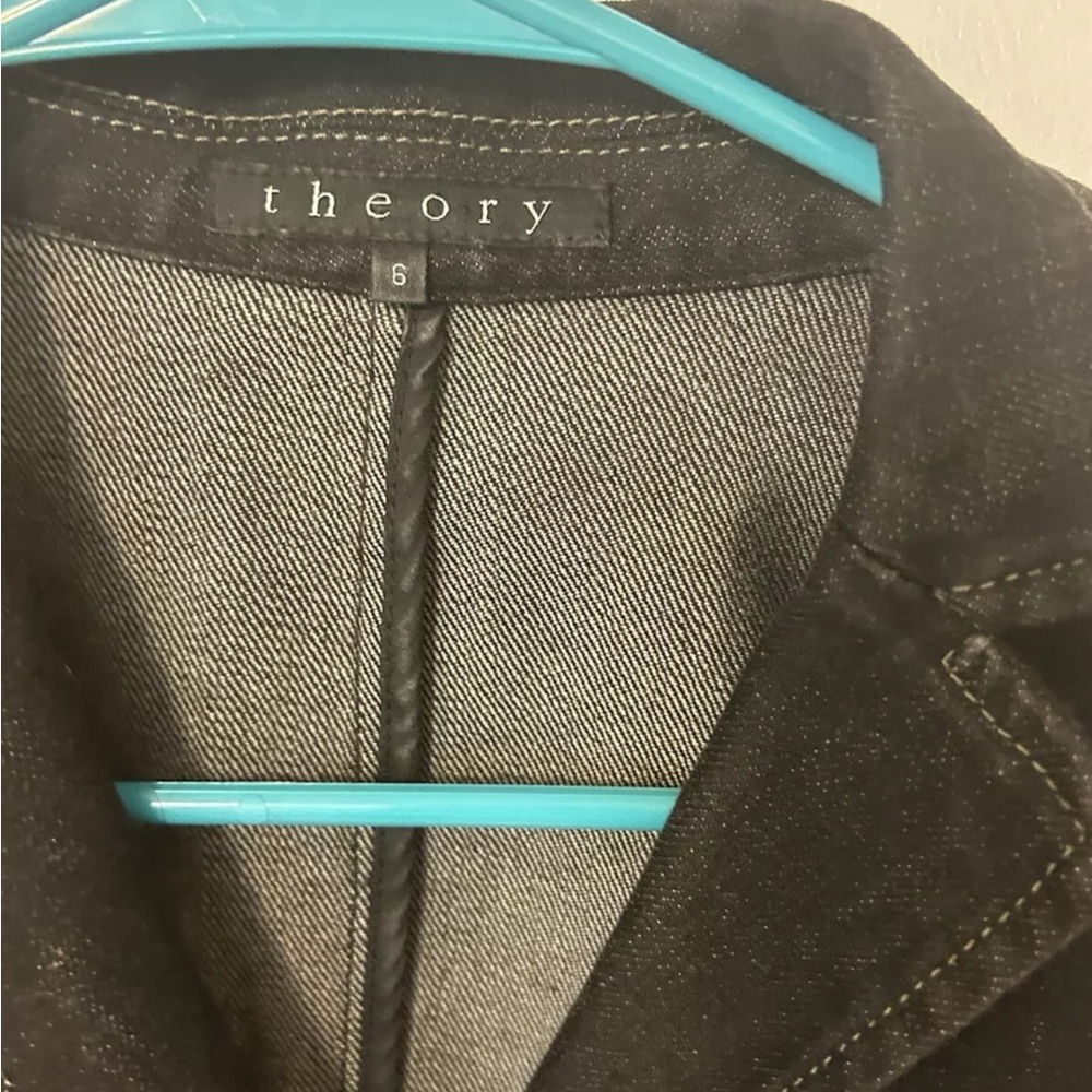💕 Host Pick 💕 Theory Denim Blazer, size 6 Black - Picture 2 of 8